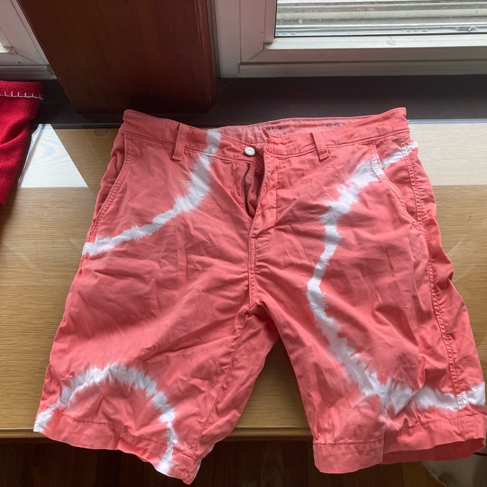 Levi’s Pink/White Tie Dye Chino Shorts Men’s Size 32 9.5 Inseam Good Condition!